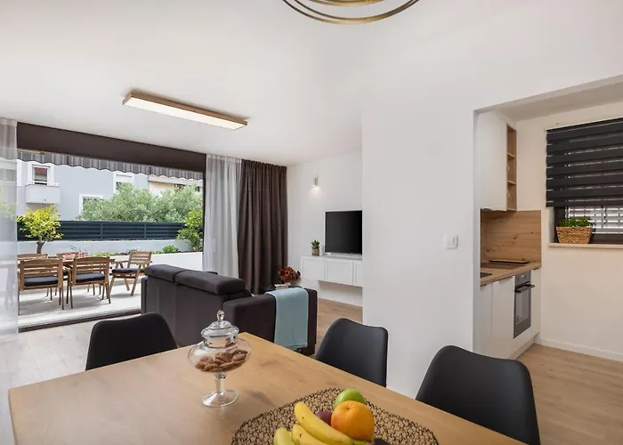 Lemon Tree Luxury, Free Parking