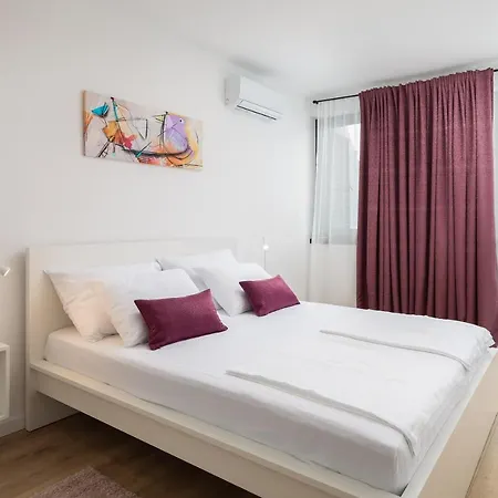 Lemon Tree Luxury, Free Parking